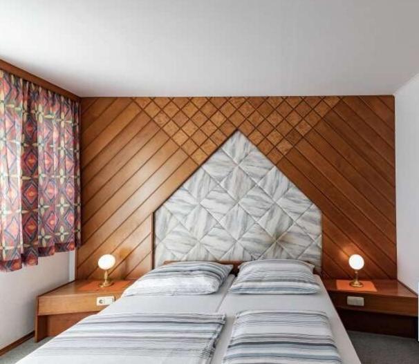 Austria Traveller Hotel Lenzing מראה חיצוני תמונה